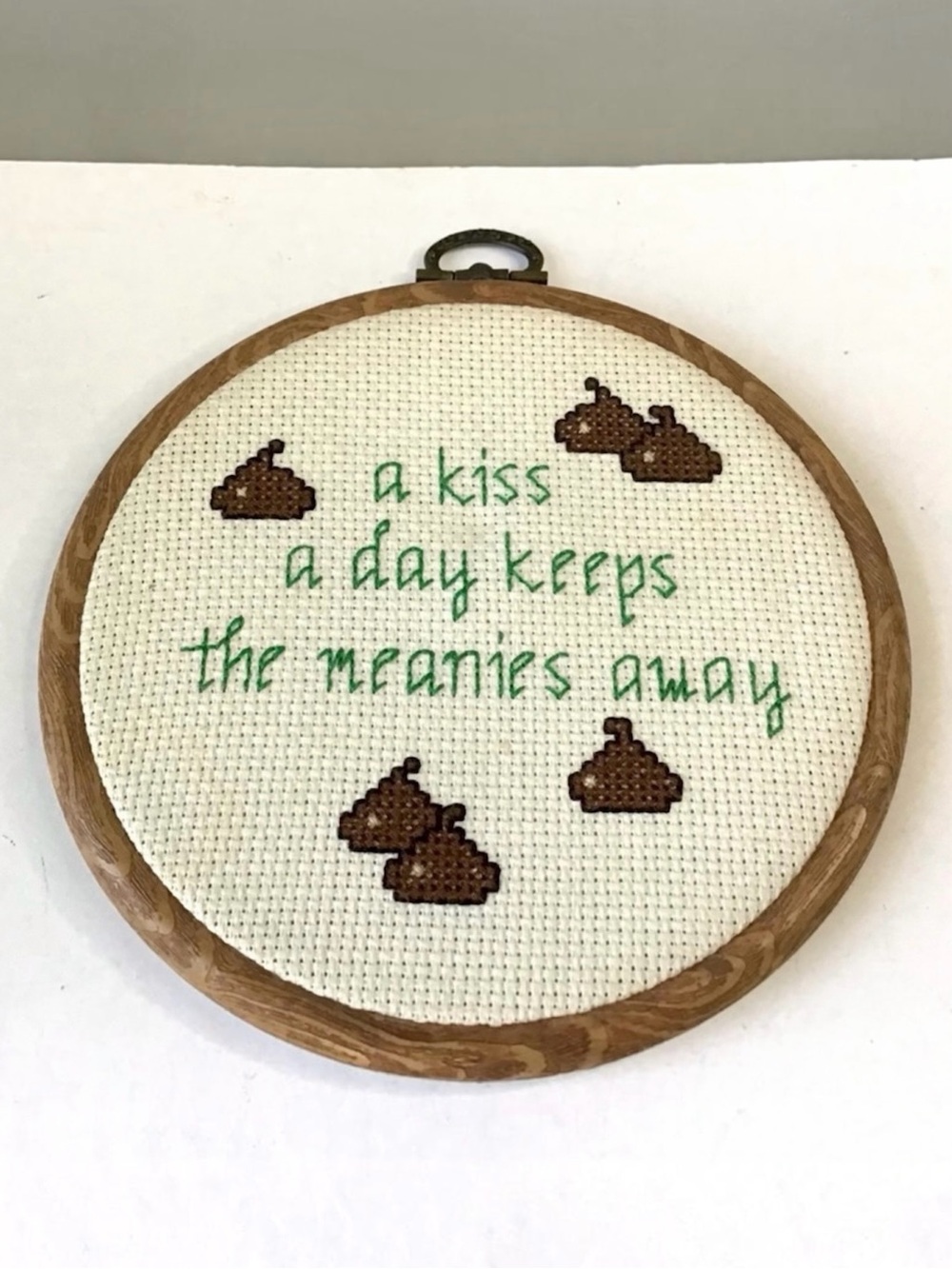 Vintage Cross Stitch Wall Hanging Kiss A Day Keeps Meanies Away 5.75” Hoop Frame